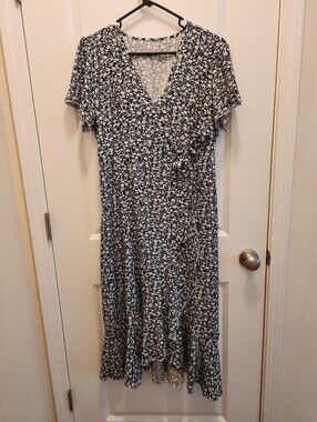 Floral Wrap Midi Dress in Navy and White